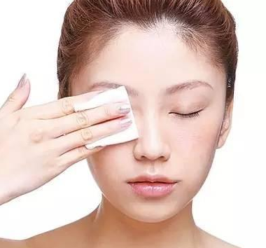 卸妆油和卸妆湿巾哪个好用？卸妆湿巾和卸妆水区别？