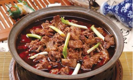 燉狗肉放什麼香料才美味?冬天暖身神器狗肉煲經典做法?