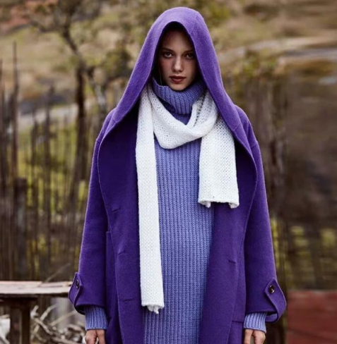 紫色大衣配什么颜色围巾精神气足？推荐显气质搭配方案？