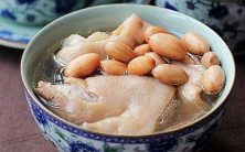 猪蹄花生煲汤有哪些功效作用？怎样做汤不腥而味浓