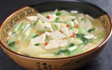 白菜炖豆腐需要放哪些调味品？改色加生抽还是老抽